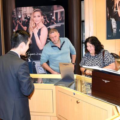 Jared The Galleria Of Jewelry Hosts A Sip & Wish Soriee At Jared Memorial City <br><small>Nov. 2, 2023</small>