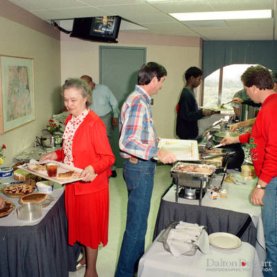 EPAH serves lunch at Park Plaza <br><small>Nov. 28, 1991</small>